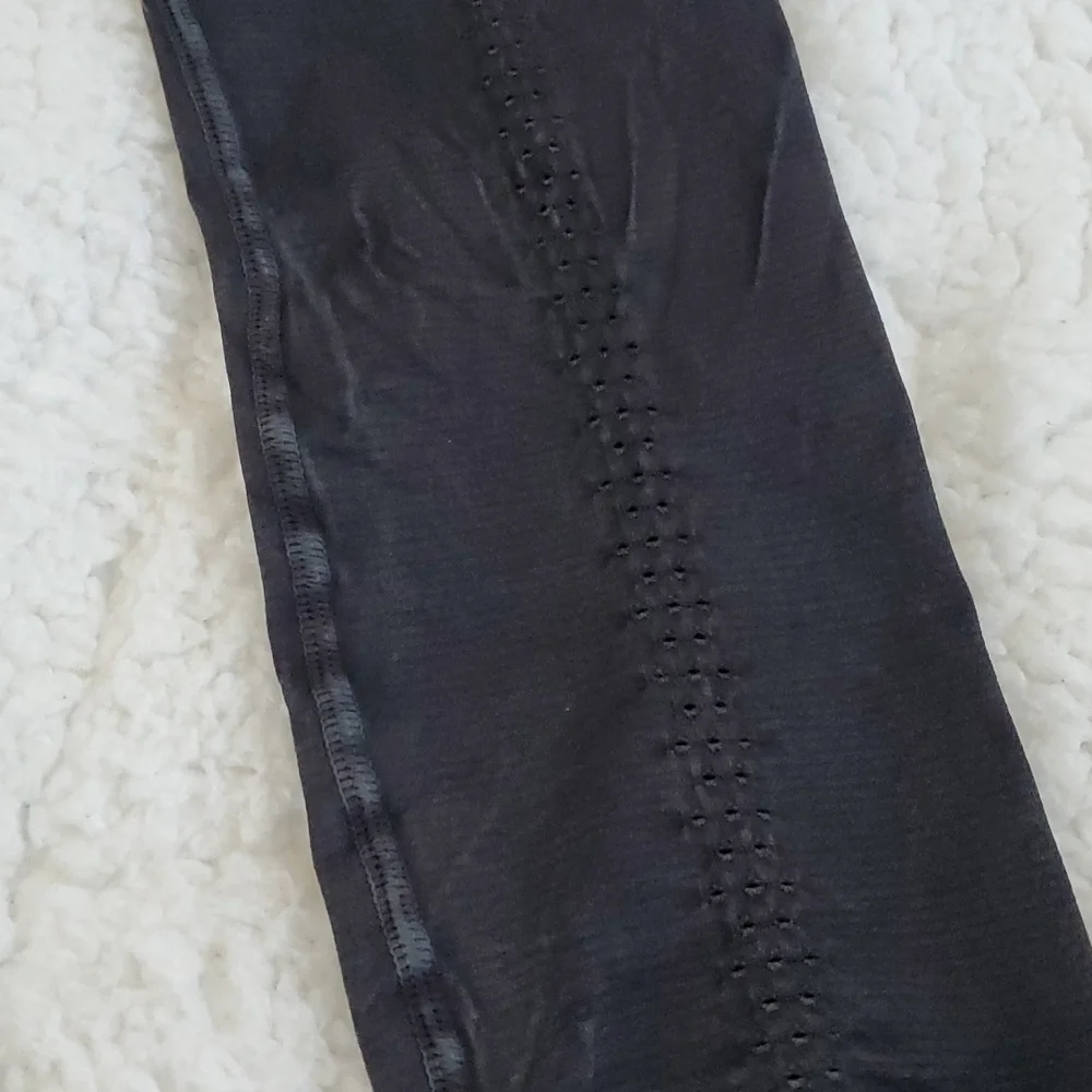 39. Free People High-Rise 7/8 Good Karma Leggings Washed Black - Picture 11 of 17